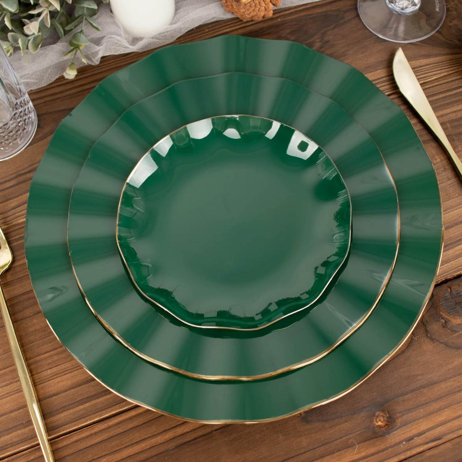 10-Pack Plastic Round Dessert Plates 6" Hunter Emerald Green Ruffled Rim with Gold Edging - Heavy Duty Disposable Salad Appetizer Dinnerware