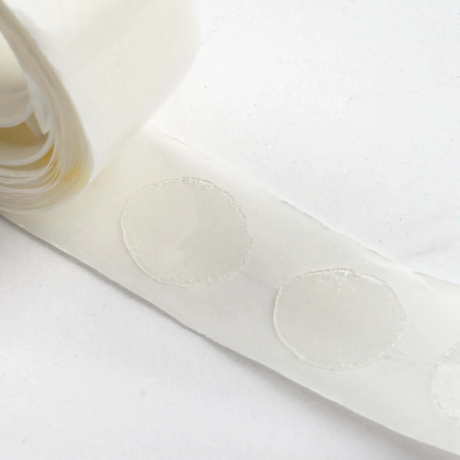 100 Pack Clear Removable Balloon Arch Glue Dots, Adhesive Points - Image 3