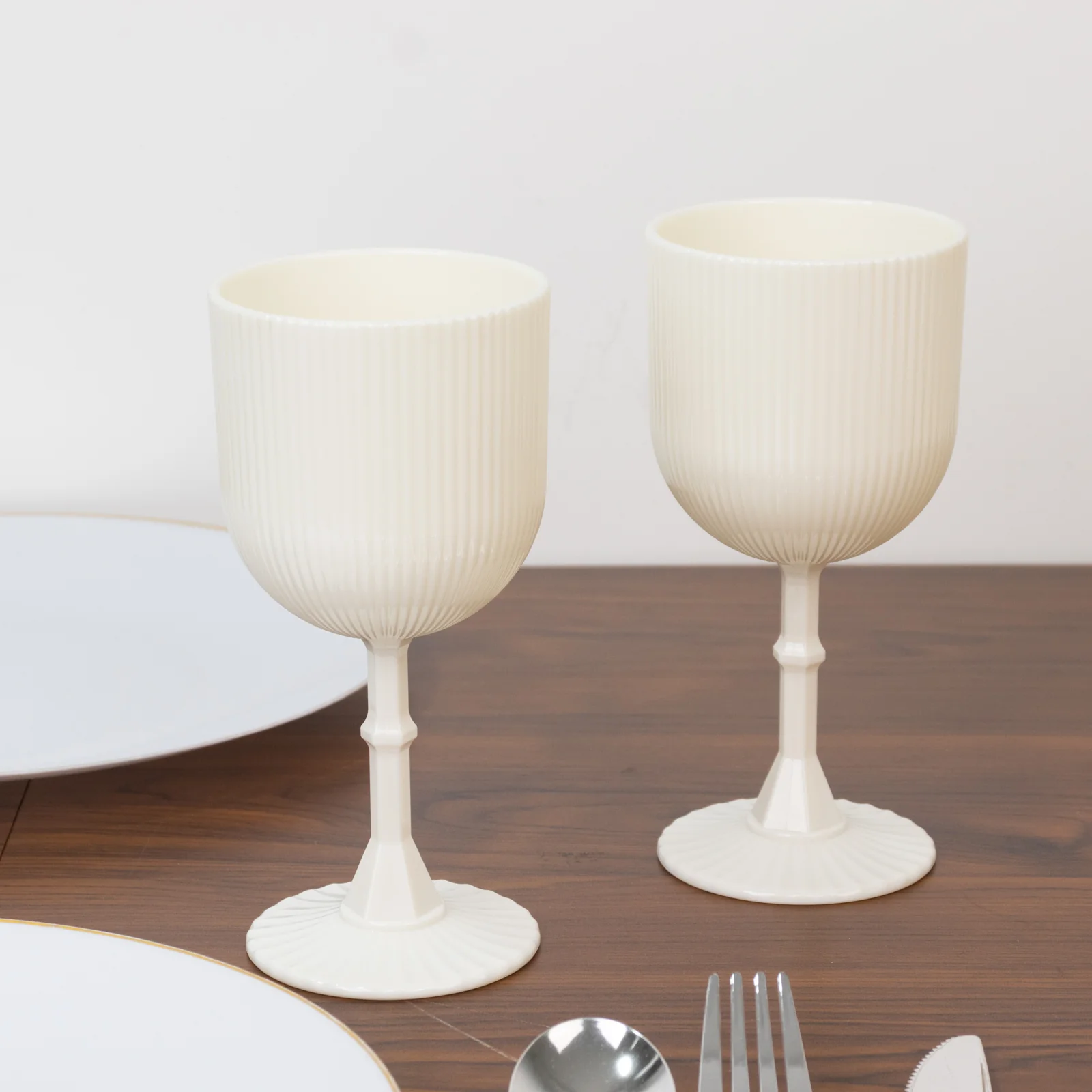 12-Pack White Plastic Wine Glasses 9oz, Vintage Ribbed Pattern - Reusable Shatterproof Goblets - Image 8