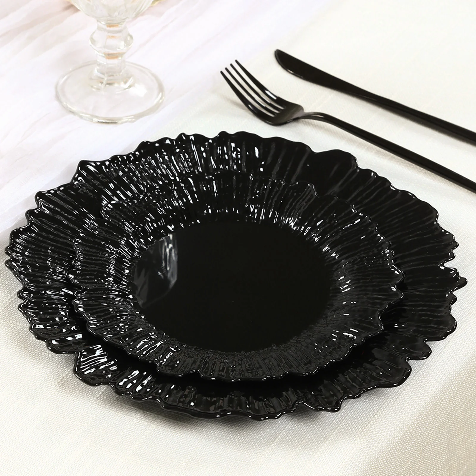 20-Pack Black Reef Design Plastic Plates – 7" Dessert & Appetizer Party Plates – Elegant Disposable Tableware - Image 7