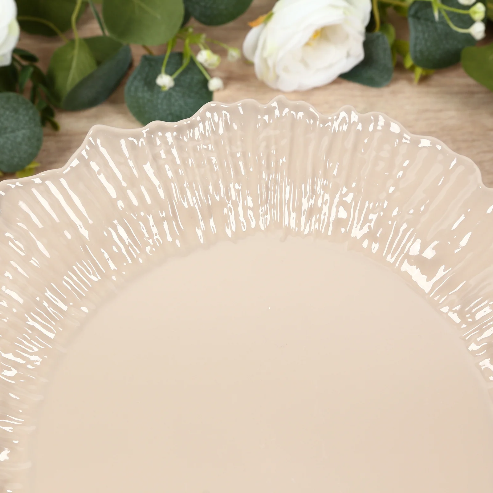 20-Pack Taupe Reef Design Plastic Plates – 10" Dinner Party Plates – Elegant Disposable Tableware - Image 6