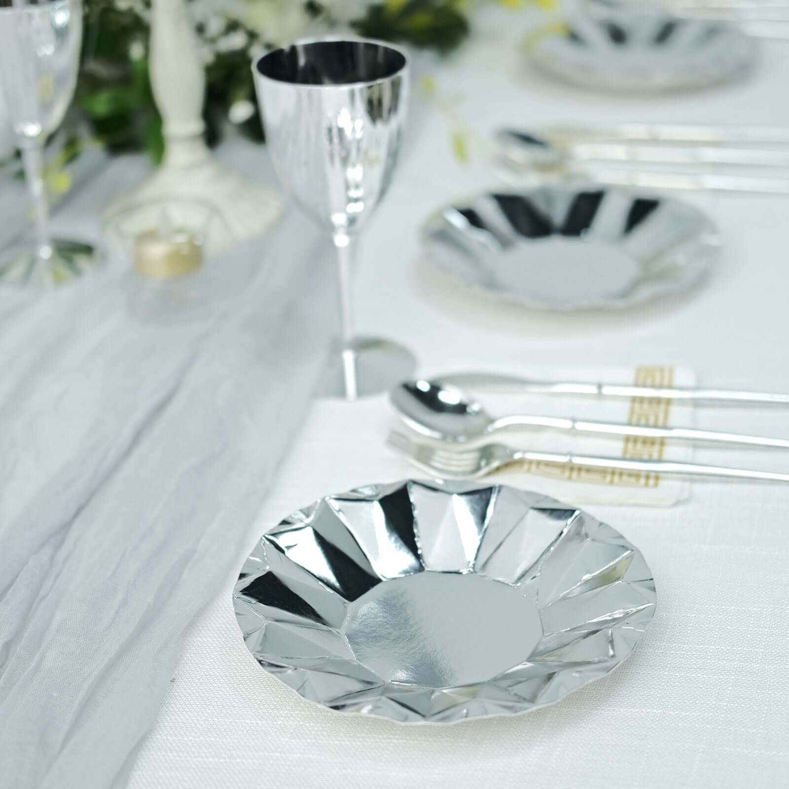 25-Pack Paper Round Dessert Plates 7" Metallic Silver with Geometric Prism Rim - 400GSM Disposable Appetizer Salad Plates - Image 9