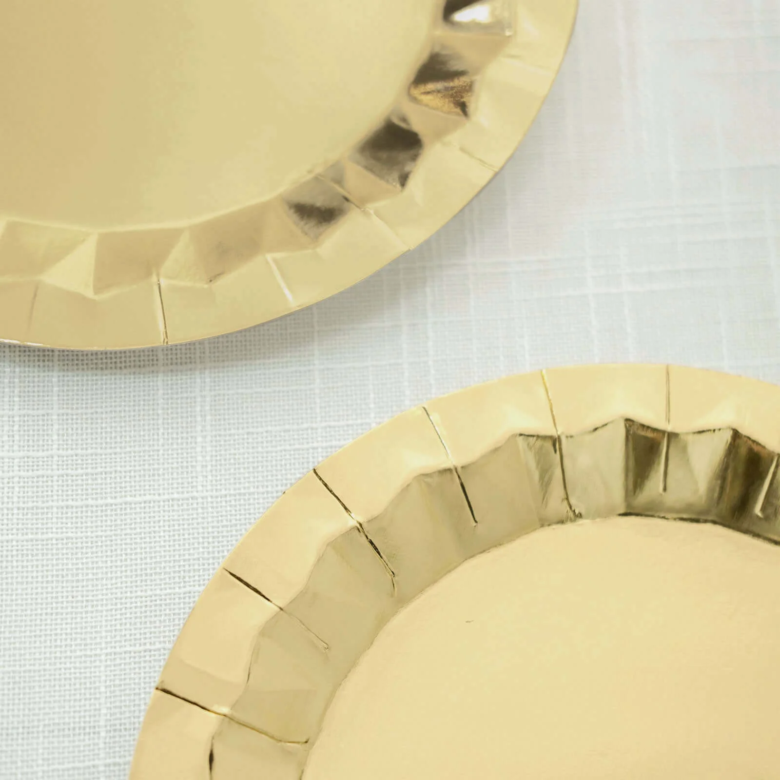 25-Pack Paper Round Dinner Plates 9" Metallic Gold with Geometric Prism Rim - 400GSM Disposable Party Plates for Cocktail Events & Receptions - Image 8