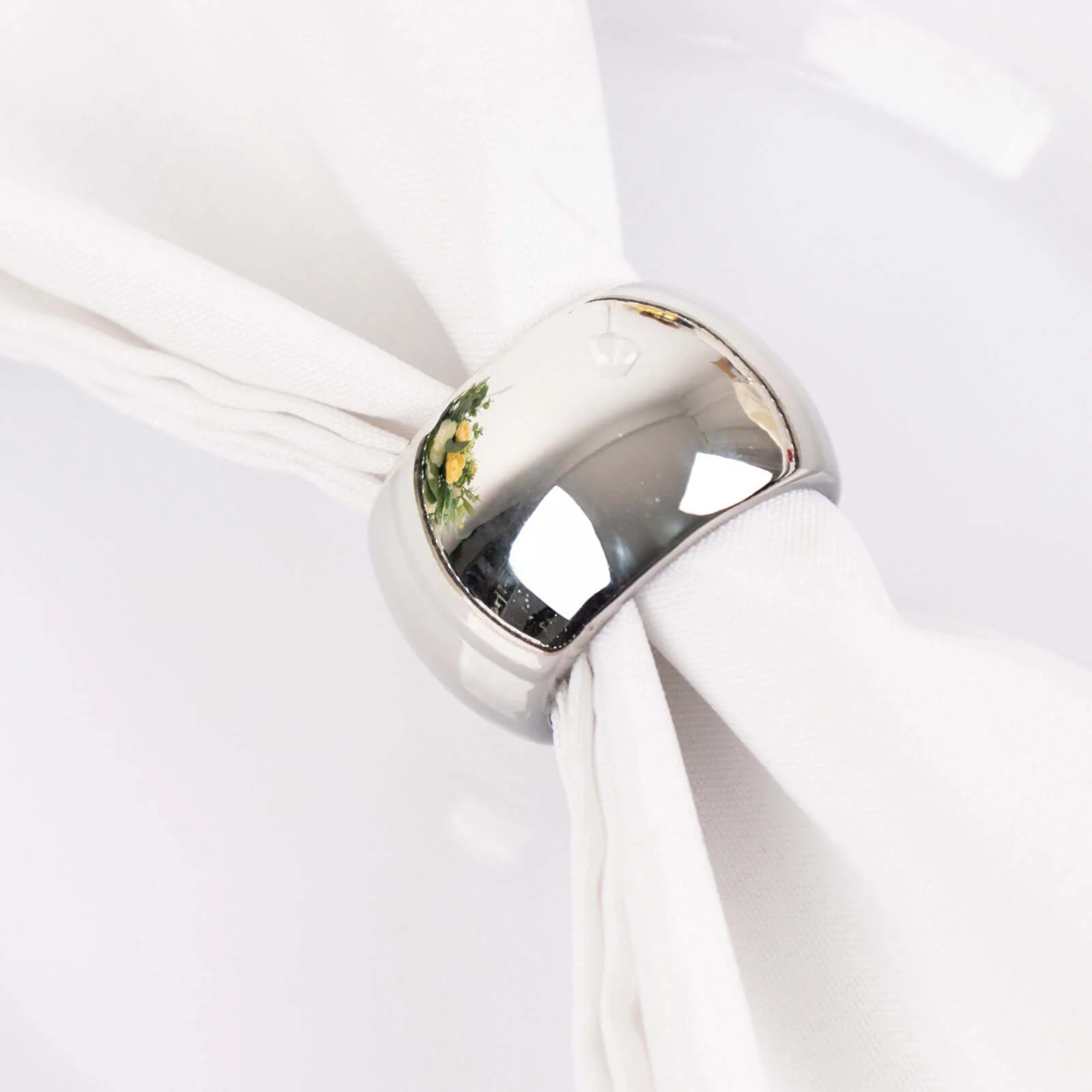 4 Pack Shiny Metallic Silver Acrylic Napkin Rings - Image 2