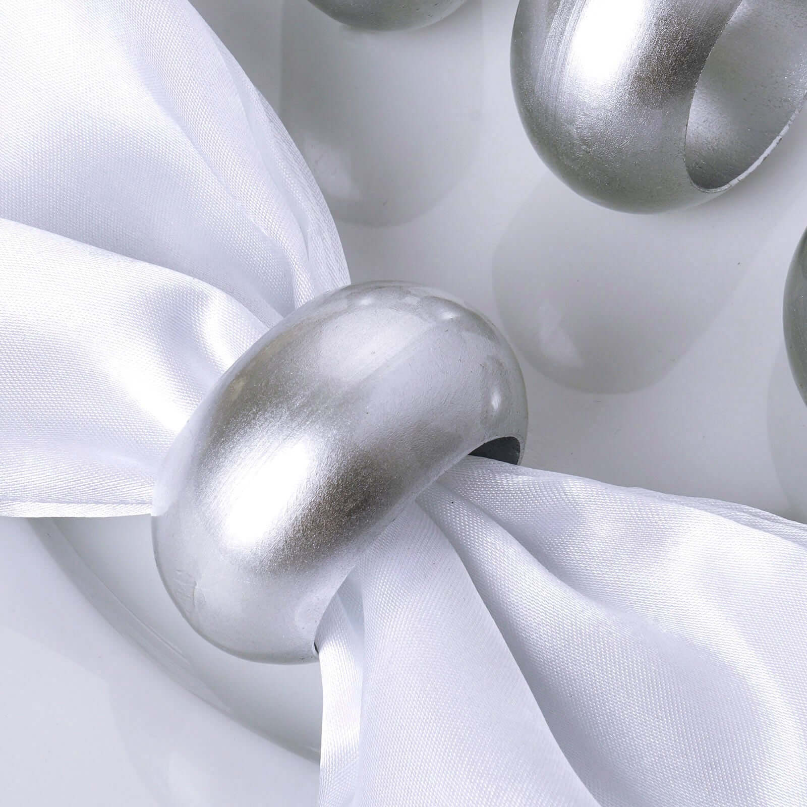 4 Pack Shiny Metallic Silver Acrylic Napkin Rings - Image 7
