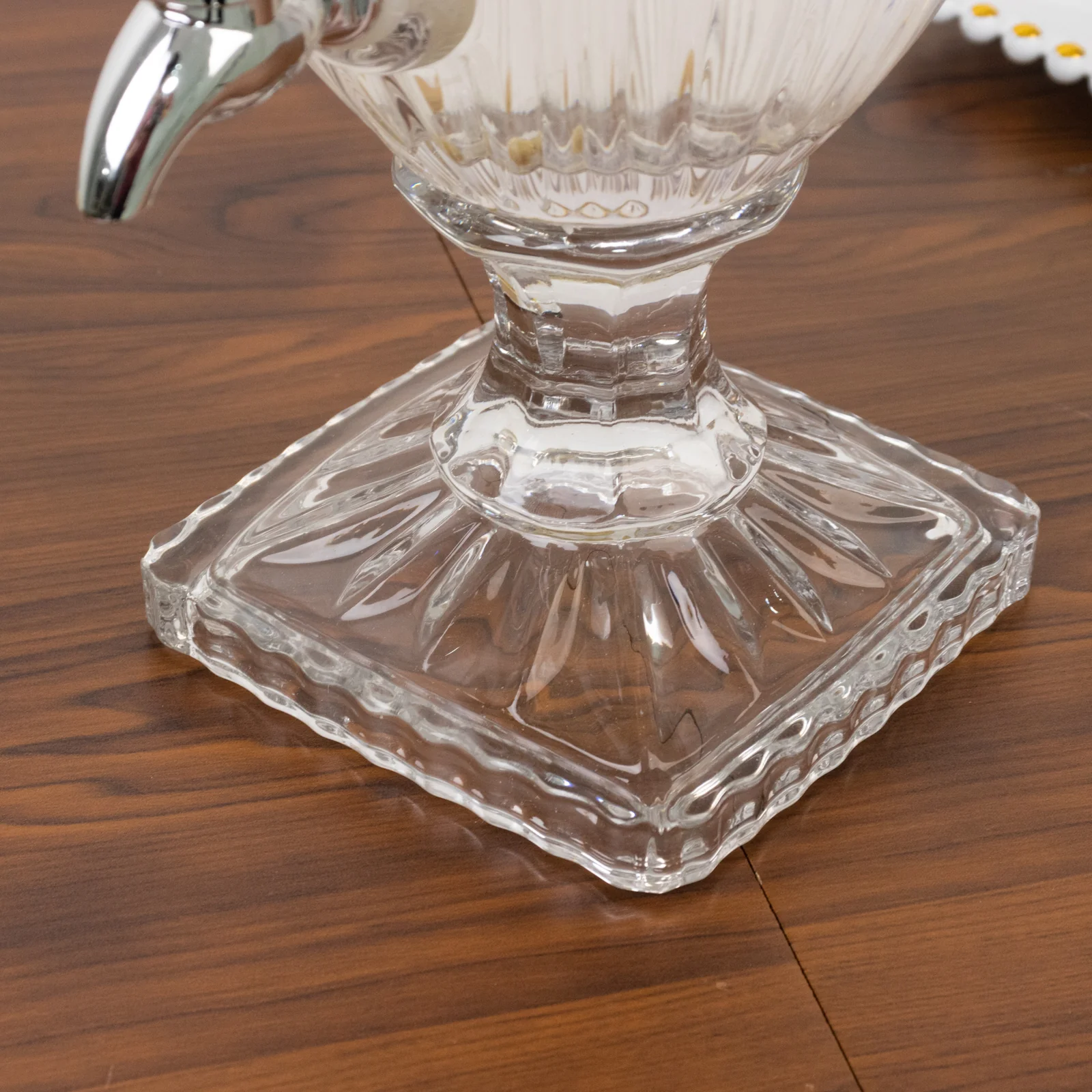 Vintage Cut Glass Beverage Dispenser with Lid & Spigot – Vertical Panel & Floral Medallion Pattern, 3L - Image 6