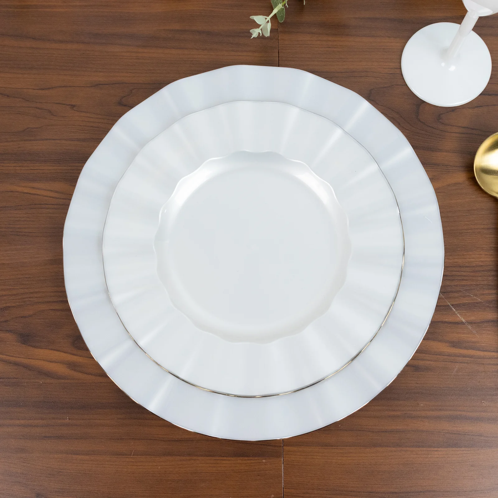 10-Pack Plastic Round Dinner Plates 9" Pearl White Ruffled Rim with Gold Edging - Heavy Duty Disposable Dinnerware - Image 7