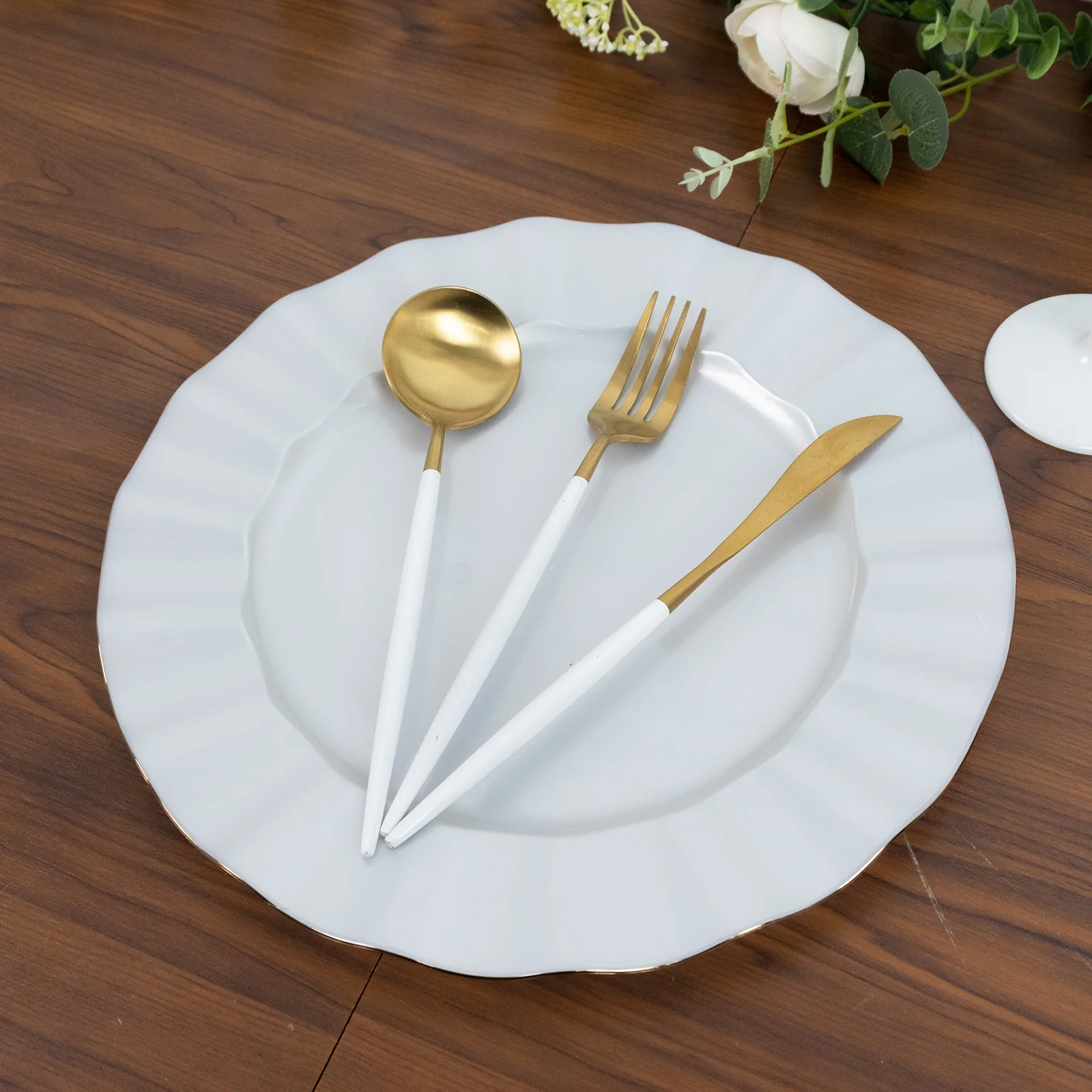 10-Pack Plastic Round Dinner Plates 11" Pearl White Ruffled Rim with Gold Edging - Heavy Duty Disposable Dinnerware - Image 8