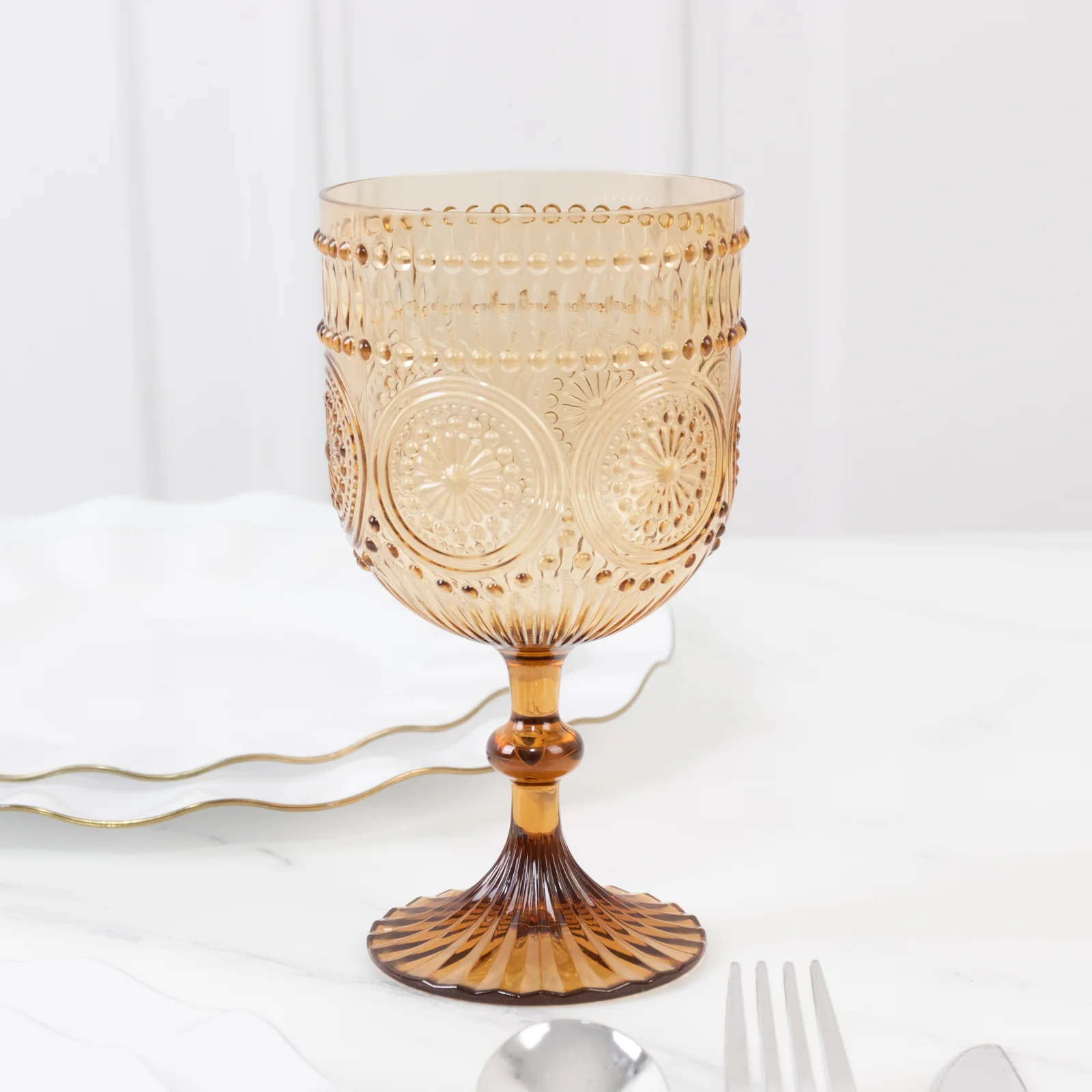 12 Pack Plastic Wine Goblets, 15oz Reusable Shatterproof Amber Gold Vintage Drinkware – Embossed Floral Pattern Decorative Cups - Image 8