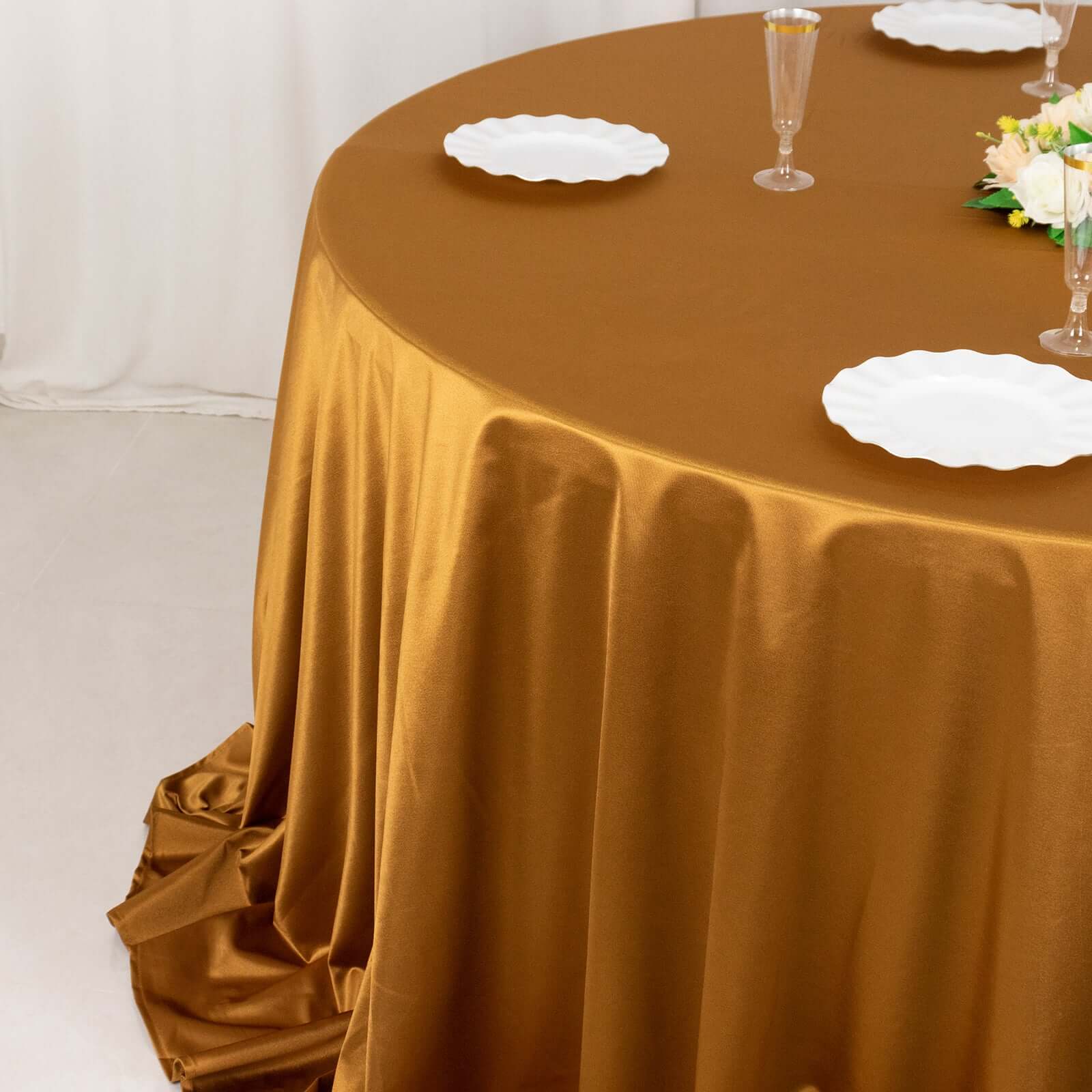Scuba Round Tablecloth 132" Shimmer Gold - Wrinkle Free & Stain Resistant Seamless Table Cover - Image 3
