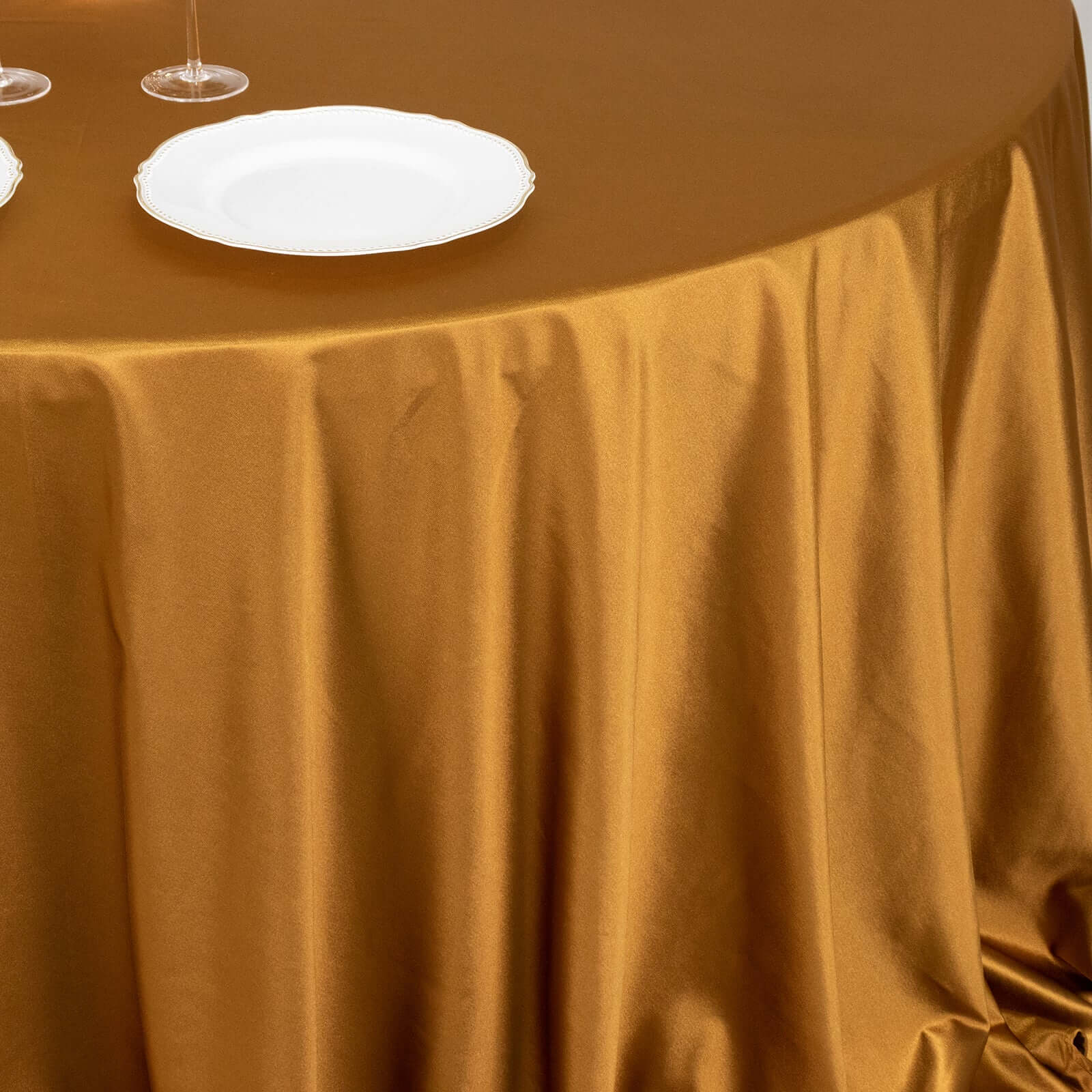 Scuba Round Tablecloth 132" Shimmer Gold - Wrinkle Free & Stain Resistant Seamless Table Cover - Image 4