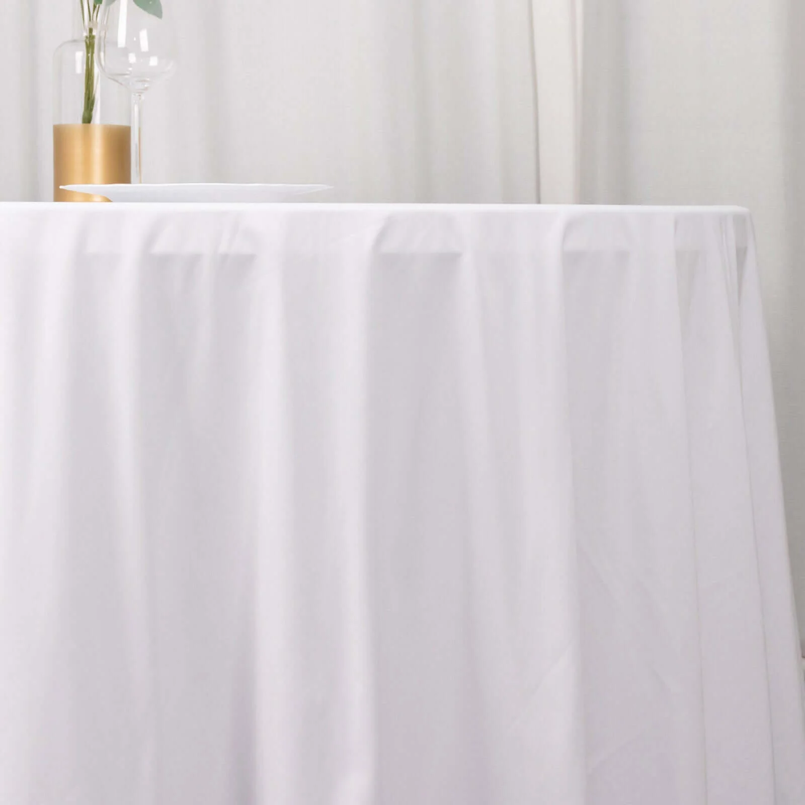 Scuba Round Tablecloth 132" White - Wrinkle Free & Stain Resistant Sophisticated Seamless Table Cover - Image 2
