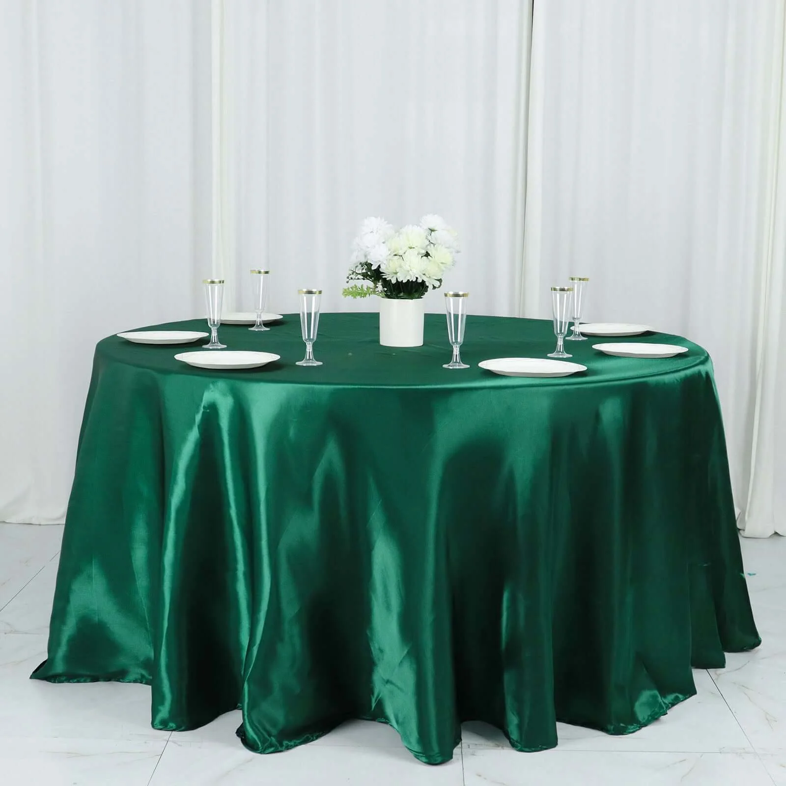 Satin Round Tablecloth 132" Hunter Emerald Green - Seamless Table Cover - Image 3
