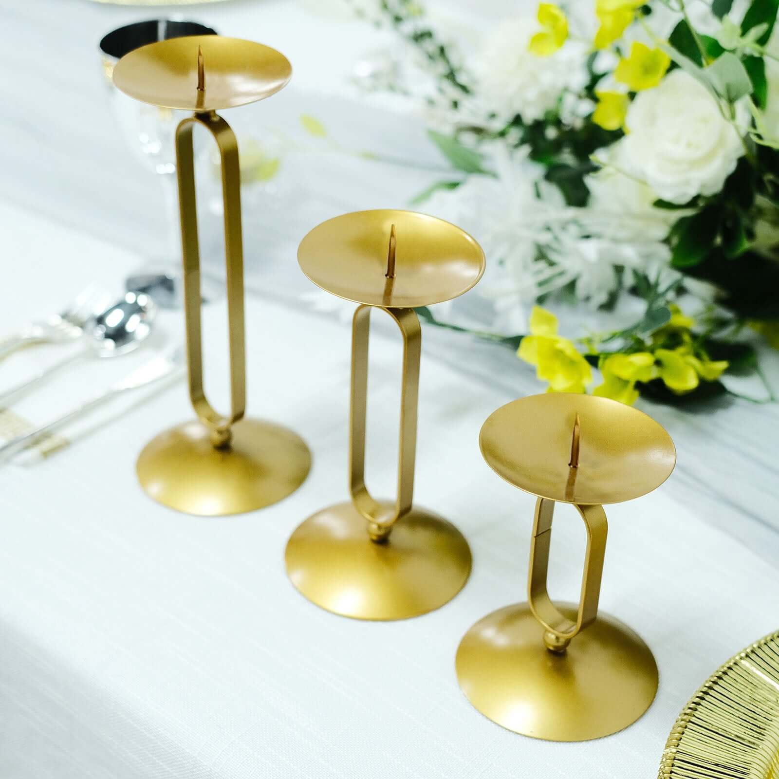 Set of 3 Gold Metal Oval Frame Pillar Candle Holders, Geometric Table Centerpieces - Assorted Sizes for Weddings - Image 8