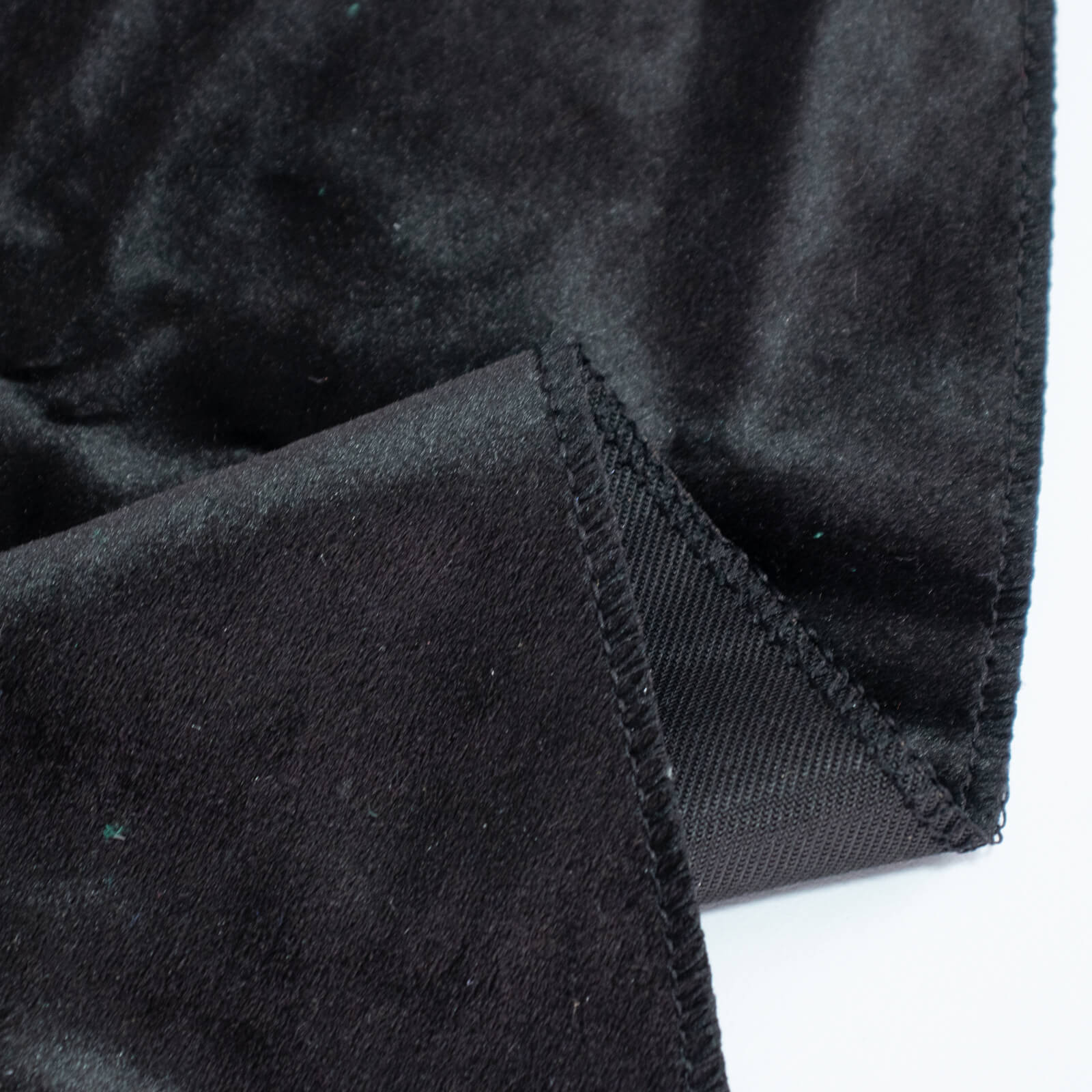 Premium Velvet Round Tablecloth 132" Black - Soft & Reusable Table Cover - Image 6