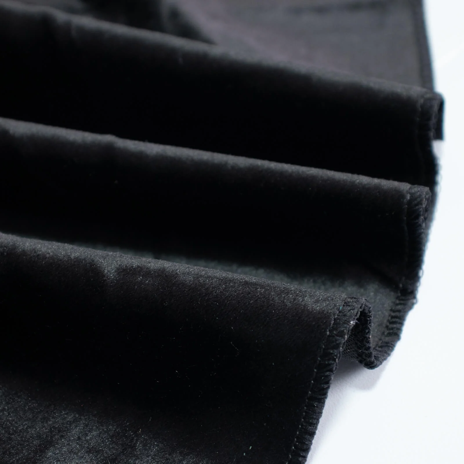 Premium Velvet Round Tablecloth 132" Black - Soft & Reusable Table Cover - Image 7